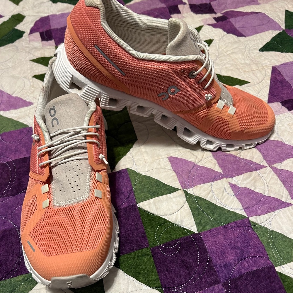 On Cloud 5 Shoes Size 10